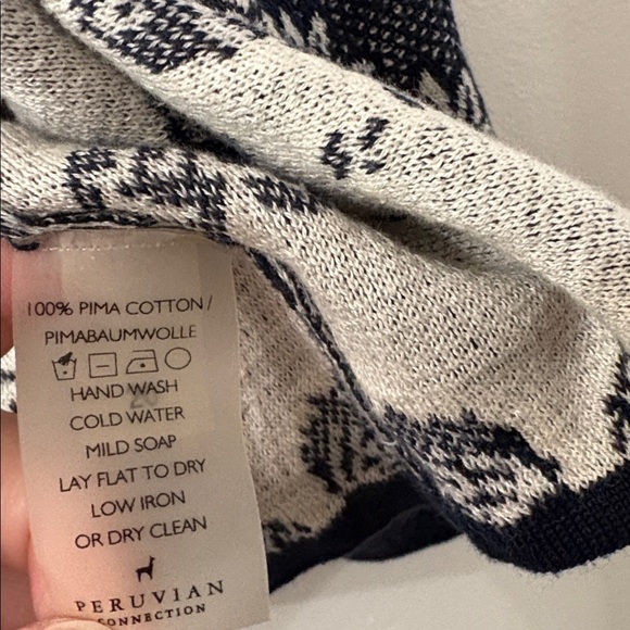 Peruvian Connection Navy and Cream Floral sweater - medium - 100% Prima cotton - Picture 4 of 5